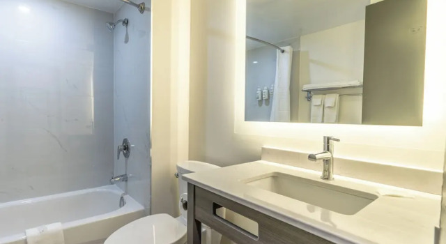 Двухместный номер Ground Floor Ramada by Wyndham Kingston