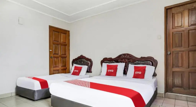 Люкс Superior OYO 90376 Centre Point Hotel