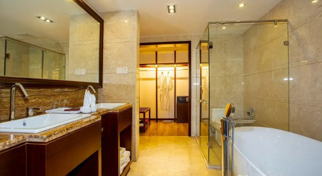 Люкс Superior Ramada Encore by Wyndham Qionghai Downtown