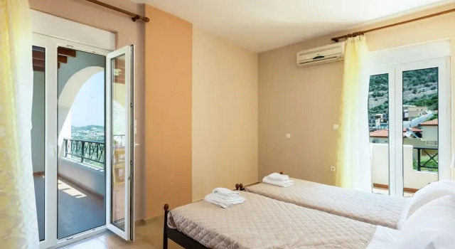 Вилла с балконом 4 Indepent Villas in Bali With Pool and Seaview for Groups up to 28 Persons
