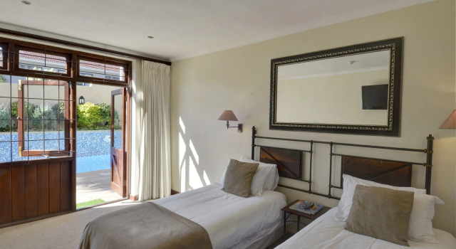 Четырёхместный номер Luxury Sundown Manor Guest House