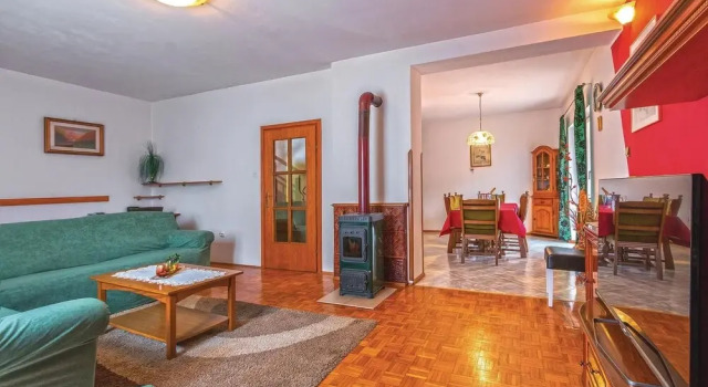 Stunning Home in Pula With Wifi and 5 Bedrooms, Rezervovat Hotel Veli Vrh Istrie