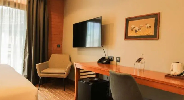 Номер Superior с балконом Radisson Hotel Tamboho Waterfront Antananarivo