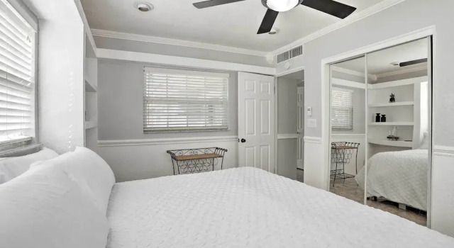 Modern Seminole Home w/ Patio, 3 Mi to Beach!, Book Hotel 3-stjernede hoteller i Seminole, 3*