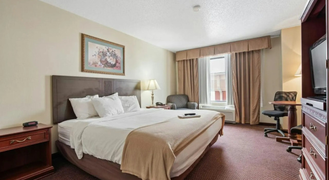 Stay USA Hotel and Suites, Забронировать Отель Отели Хот-Спрингса с парковкой, рядом с Black Hills Putt 4 Fun, Парковка