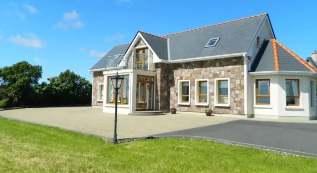 Luxury 4 Bedroom House in Tallagh Hill, Belmullet, Prenota Hotel Hotel a Connacht con parcheggio, Parcheggio
