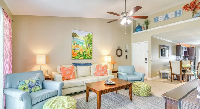 Walk to Babe's Beach! 3rd-floor Condo w/ Pool