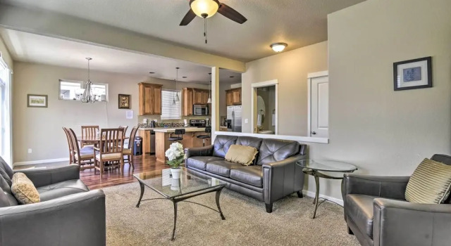 Portland Home w/ Private Hot Tub: 9 Mi to Downtown, Rezervați Casă de vacanță Milwaukie Willamette Valley