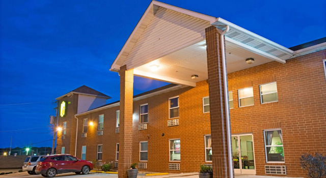 Super 8 St. Louis Airport, Book Hotel Woodson Terrace Missouri