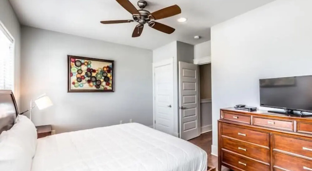 VILLA DEL CARMEN 5 Bedroom Holiday Home by Five Star Properties, Varaa Villa Miramar Beach Emerald Coast