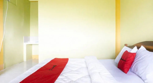 RedDoorz near Senaru Rinjani, Book Hotel Bayan Lombok