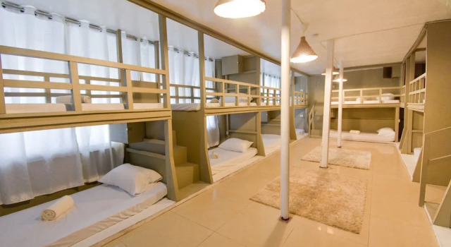 Кровать в общем номере Treasure Isle Backpackers Hostel