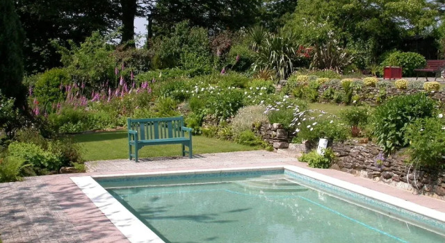 Self Catering Apartment in Mansion House in Beautiful Gardens With Pool, Забронировать Апартаменты/квартира Отели Англии с бассейном, Бассейн