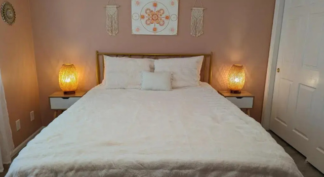 Апартаменты Contemporary 2-Bedroom Close to Downtown, Dining