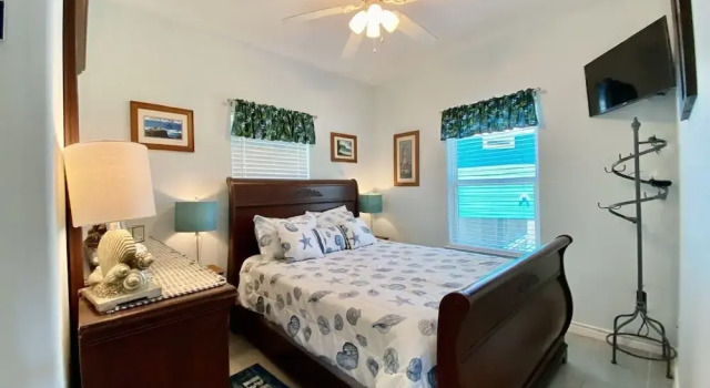 Paradise Palms 4 Bedroom Home by RedAwning, Book Hotel Bolivar Peninsula Houston