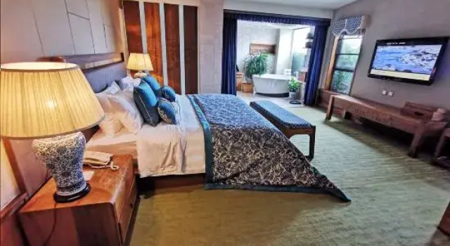 Люкс Deluxe HuanHuaHongTai hotel