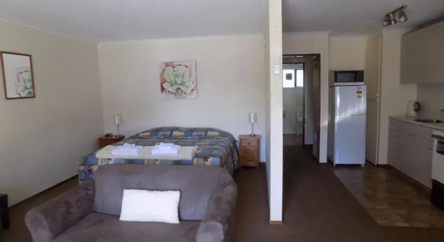 Апартаменты Garden City Motel