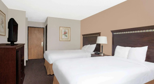 Четырёхместный номер Standard Baymont Inn & Suites San Marcos