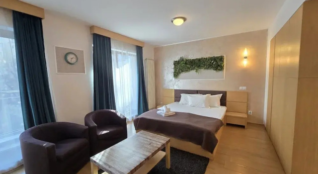Студия с балконом Decebal Residence Apartments