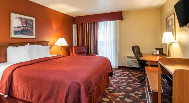Двухместный номер Standard Quality Inn & Suites Kansas City I-435N Near Sports Complex