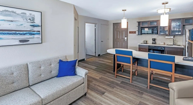 Двухместный люкс c 1 комнатой Candlewood Suites - Topeka West by IHG