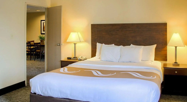 Suite Quality Inn & Suites at Airport Blvd I-65