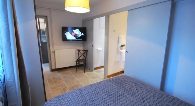 Appartements Pied à Terre, haut standing avec cuisine équipée et terrasse / Groupe HRM, Book Lejlighed Hoteller i Autun med morgenmad, Morgenmad