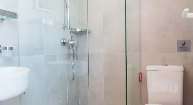 Четырёхместный номер Standard с 2 комнатами с балконом Pnoi Hotel