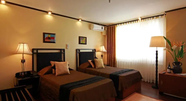 Двухместный номер Deluxe Manila Manor Hotel