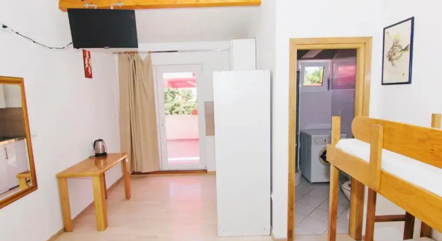 Четырёхместный номер Standard с балконом Guesthouse Lastavica