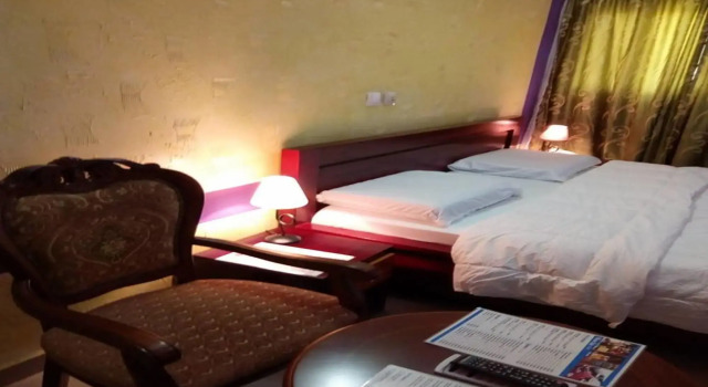 Hotel Lamirol, Boek Hotel Yopougon 