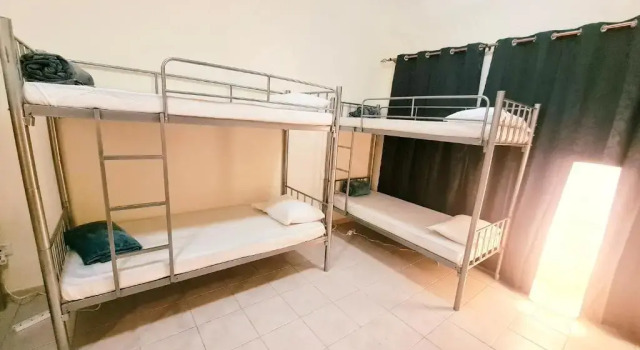 Кровать в общем номере Expo Stay