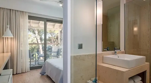 Номер Deluxe с балконом Ino Hotel & Suites
