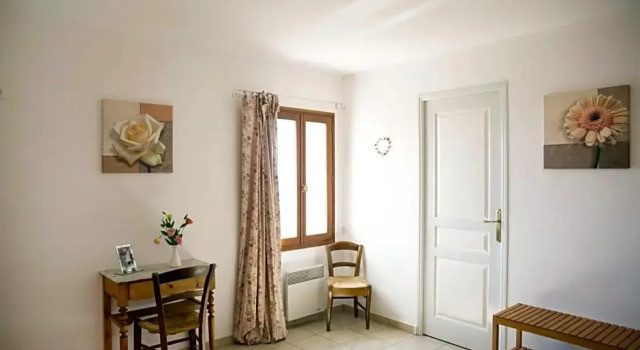 Campagne de la source St Martin B&B, Забронировать Отель «постель и завтрак» Котиньяк Green Provence