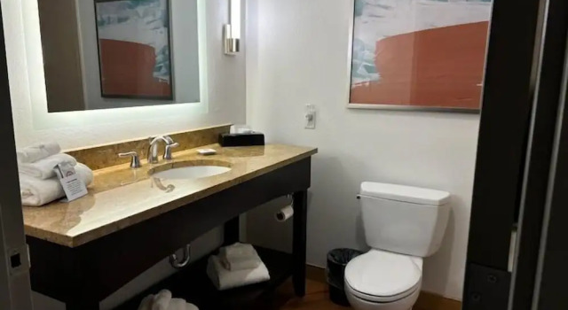 Двухместный люкс Comfort Inn & Suites Verona at Turning Stone Resort Casino