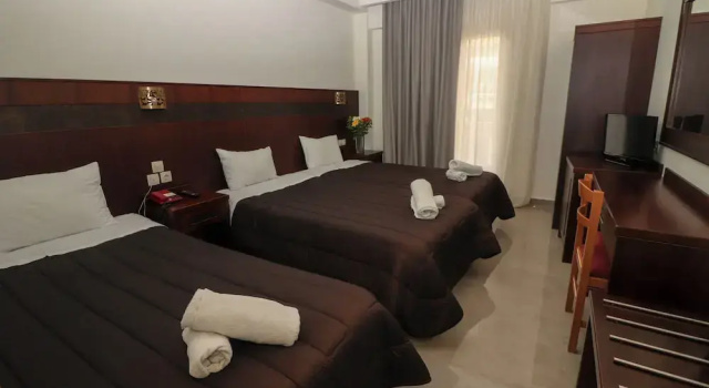 Трёхместный номер Standard с балконом и с красивым видом из окна Hotel Orfeas