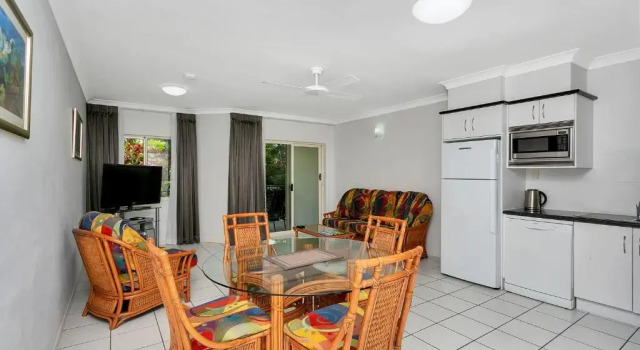 Апартаменты Beachfront Apartments on Trinity Beach