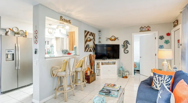 Port Charlotte Paradise w/ Private Outdoor Oasis!