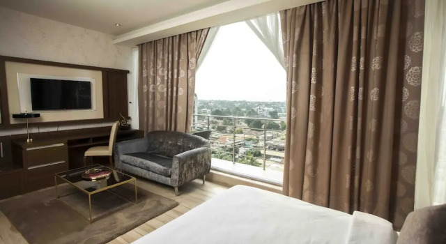 Номер Standard Пентхаус c 1 комнатой с балконом и с видом на город San Marino Hotel