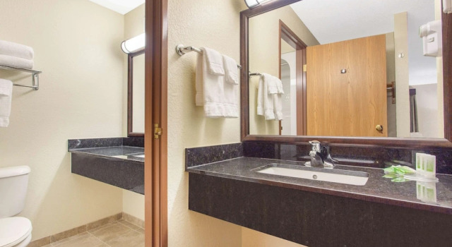 Двухместный номер Executive AmericInn by Wyndham Rhinelander
