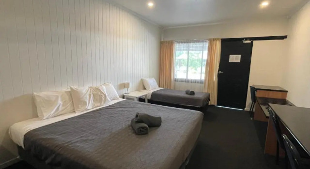 Двухместный номер Deluxe Albert Park Motor Inn - Pool and shaded parking