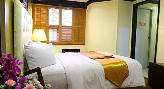 Номер Deluxe Lourdes Family Suites Makati powered by Cocotel