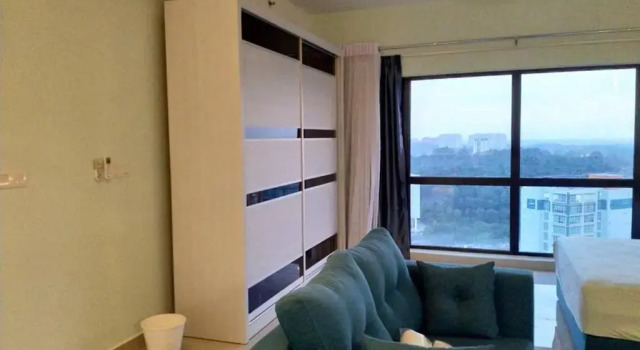 HB1614 ,Cyberjaya, Lake view, WiFi, Netflix, Free Parking, Gym, Swimming Pool, Basket Ball Court, Family play area