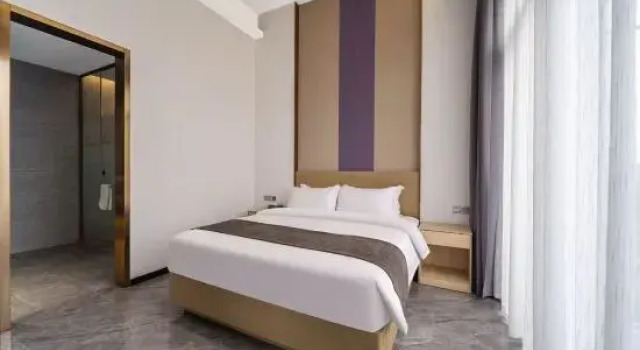 Люкс Kuanpeng Hotel (Wuchuan Airport)