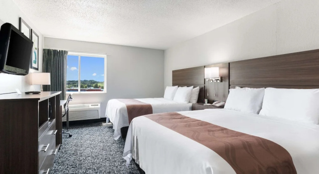 Люкс Quality Inn & Suites Ferdinand