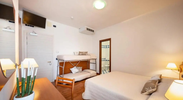 Трёхместный номер Standard с балконом Hotel Delfino