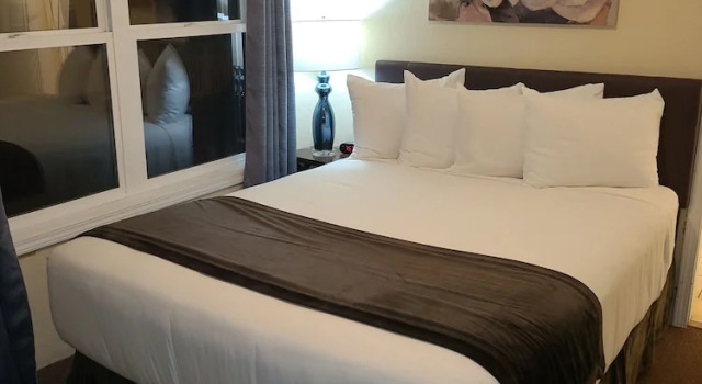 Семейный люкс с 3 комнатами Lamplighter Cabins & Suites