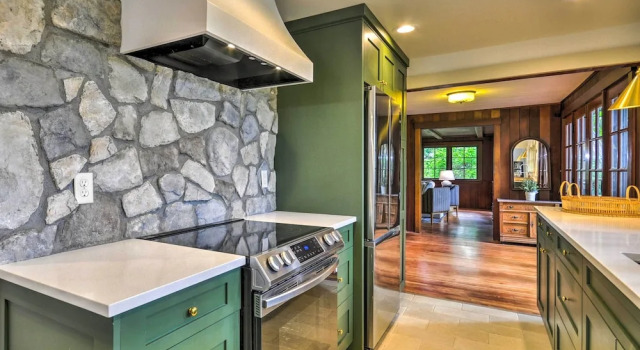 Peaceful + Elegant Cottage w/ Riverside View, Book Feriehus Oregon City Willamette Valley
