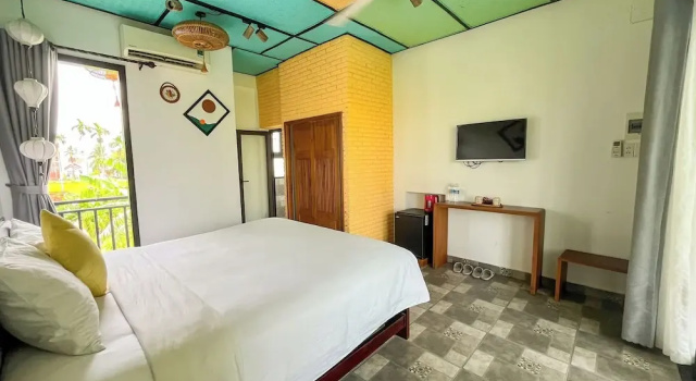 Двухместный номер Deluxe с балконом и с видом на бассейн Sunkissed Paddy Hoi An Villa