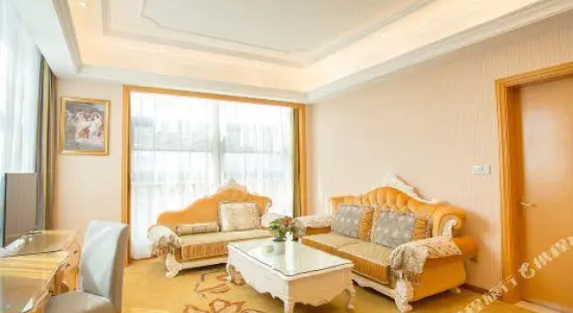 Люкс Vienna International Hotel (Leshan High-speed Railway Station)